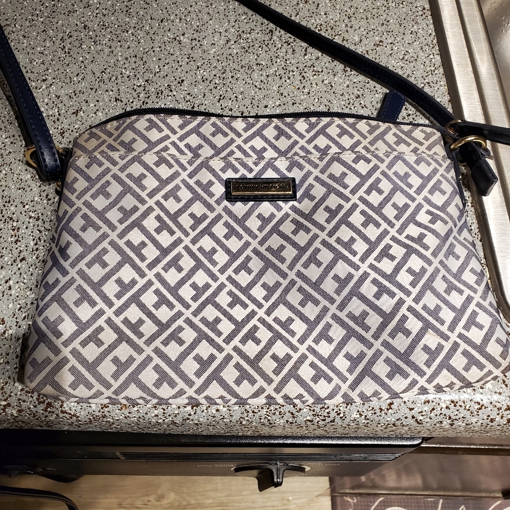 Tommy Hilfiger Small Purse W/Cosmetic Bag